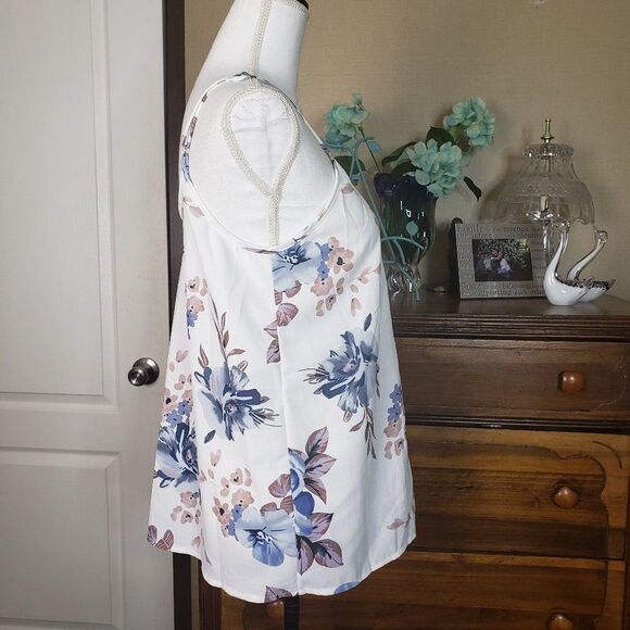 Pretty Blue Floral V Neck Cami Top womens size M medium Sleeveless Blouse - Picture 4 of 8